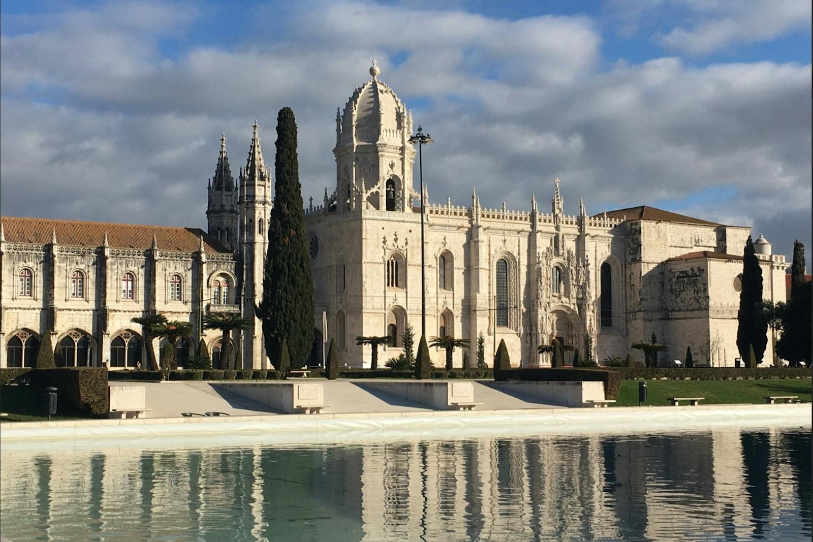 A Jerónimos kolostor tükörképe a vízben